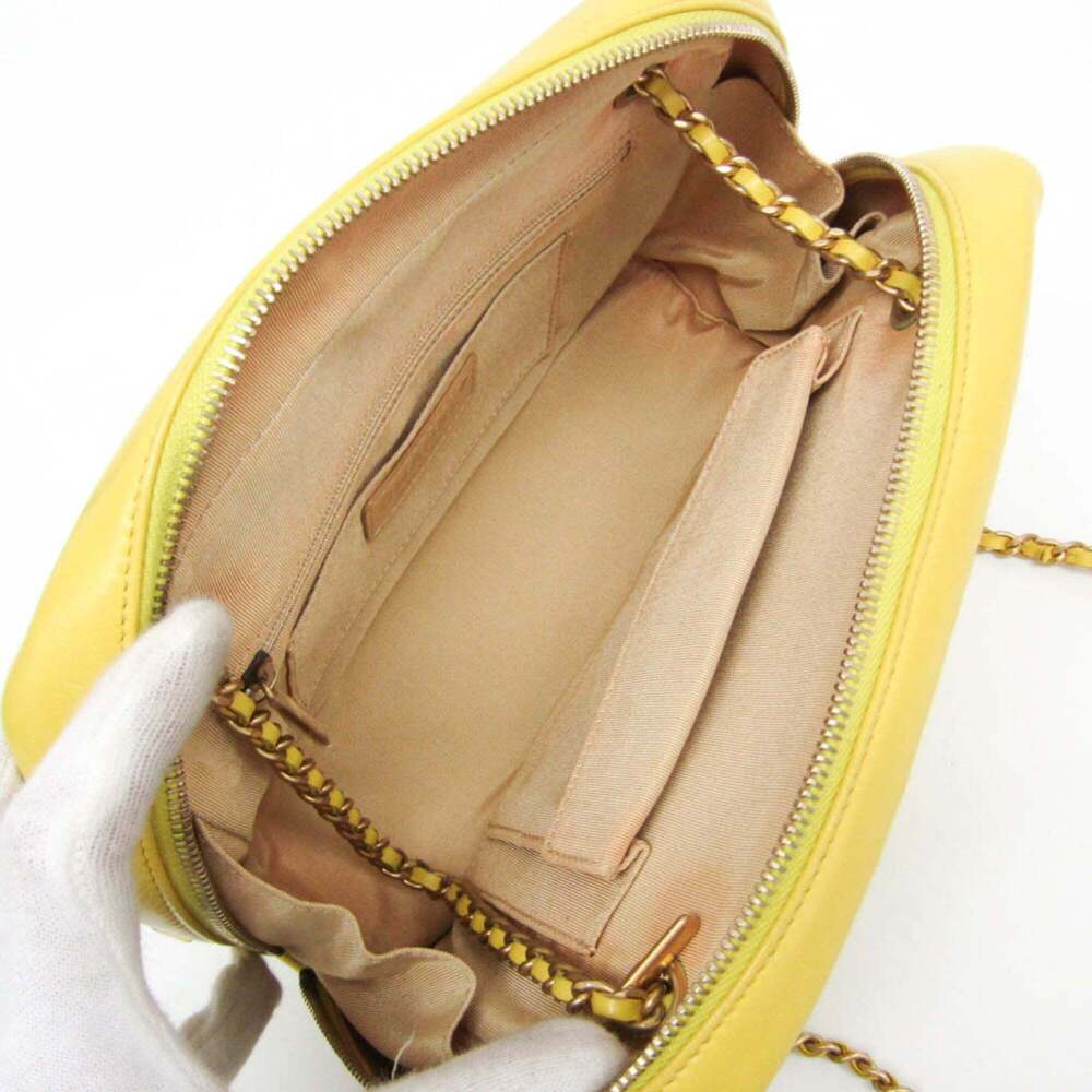 CHANEL Yellow Leather Shoulder Bag - Picture 4 of 16